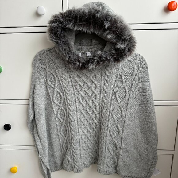 GAP kids grey knitted poncho with faux fur hood - Picture 10 of 10